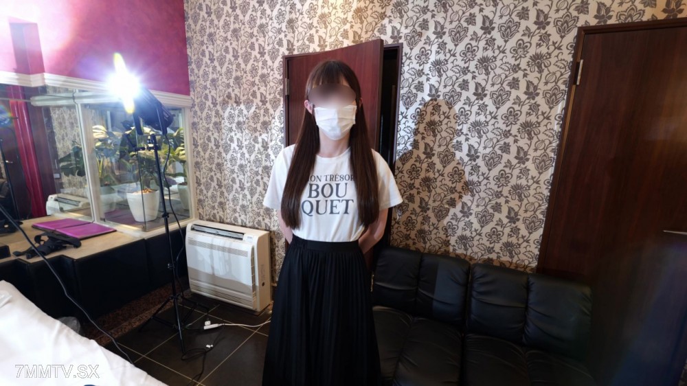fc2-ppv 4556236 CP0307 初めてのハメ撮り 初めての中出し！画面にちんぽを押し付けたくなる程のビラビラ大きめのおまんこを4Kで鬼接写♥潮吹き {